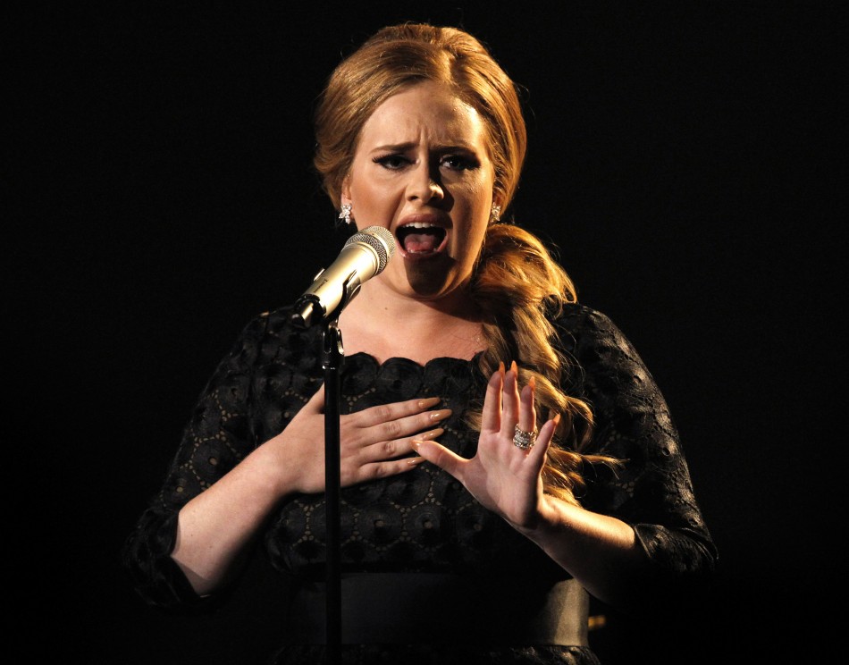 Adele performs quotSomeone Like Youquot at the 2011 MTV Video Music Awards in Los Angeles