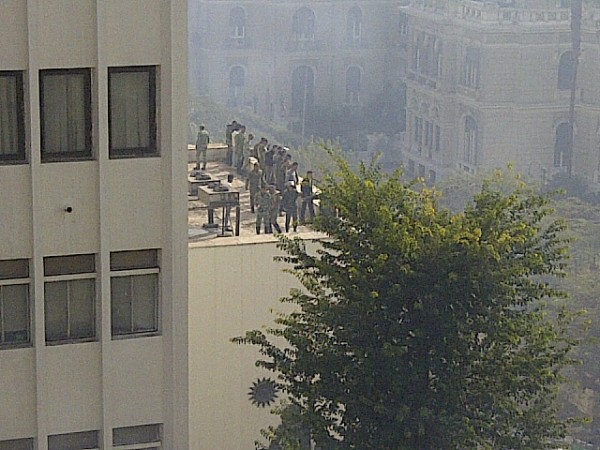 The Egyptians security forces overlooking protesters from the top of the parliaments building