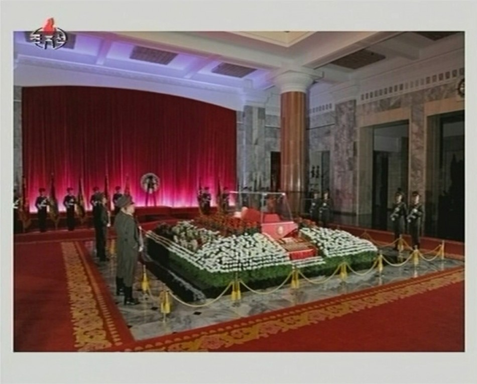 Kim Jong-il body on display