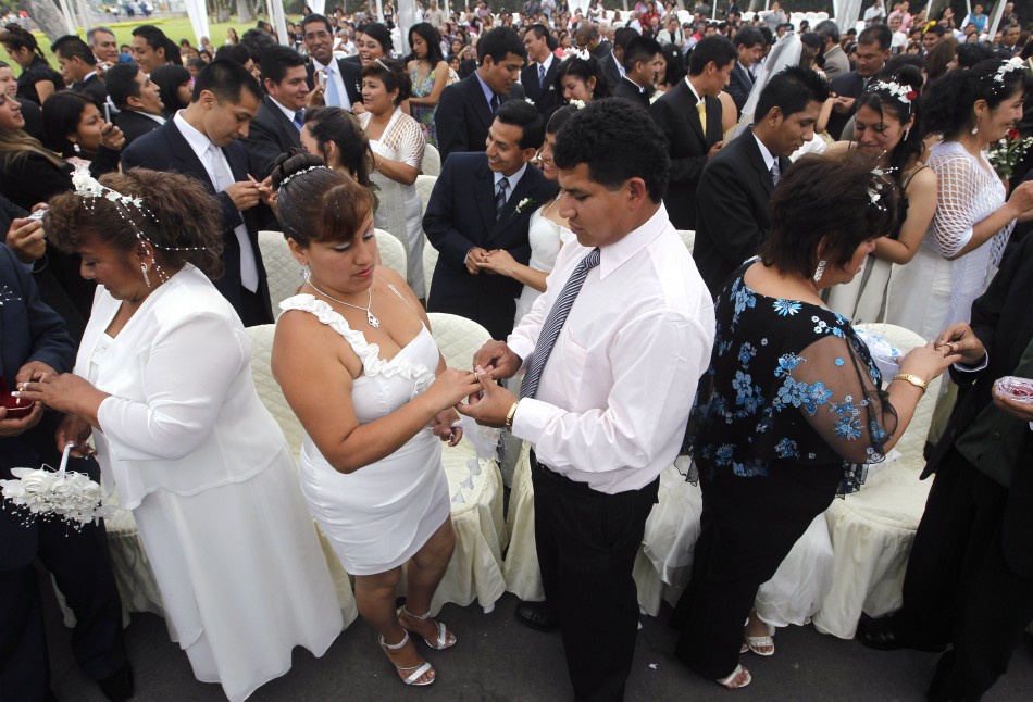 Perus Mass Wedding