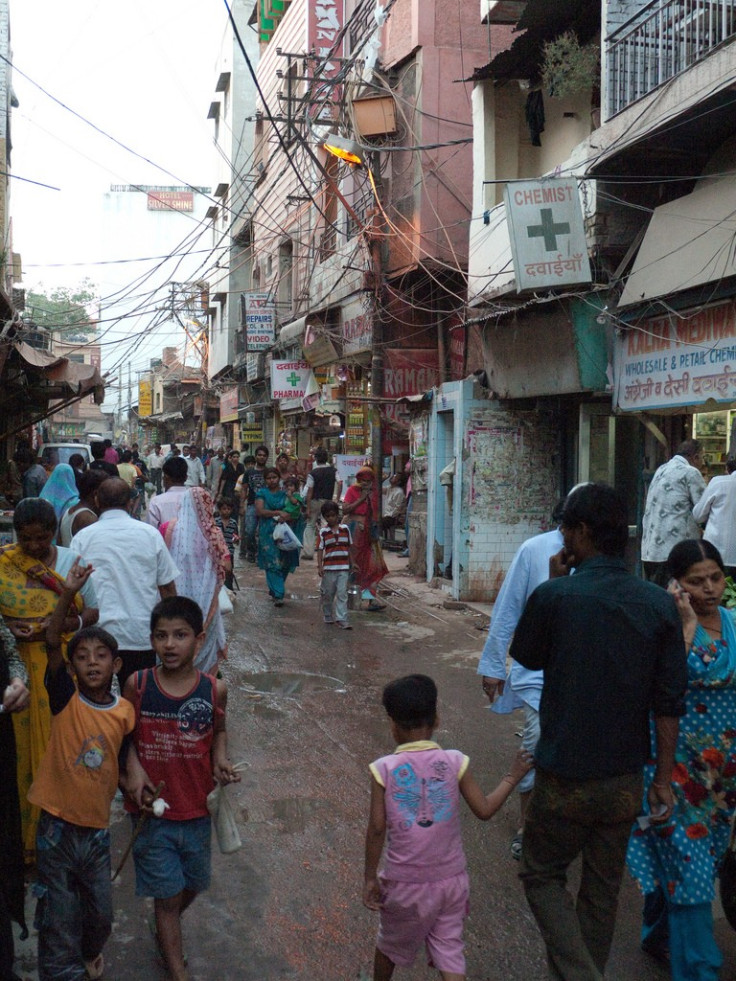 A bustling New Dehli street