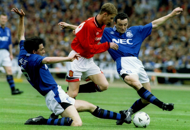 Manchester United&#039;s Nicky Butt (C) is tackled by Gary Ablett (L) and Barry Horne of Everton during the FA Cup Final 1995