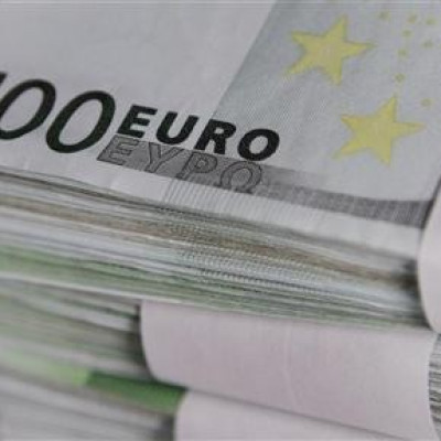 Euro edges up from 16-mth low vs dlr but gains capped