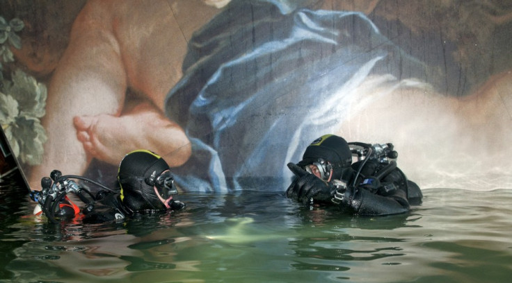 Scuba divers inspect Costa Concordia cruise ship