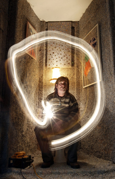 Irish Artist Builds Home from 1.4bn Worth of Shredded Notes Irish Artist Builds Home from 1.4bn Worth of Shredded Notes