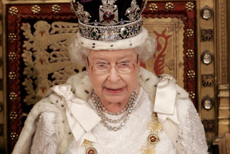 Queen Elizabeth Renews Pledge on 60th Anniversary