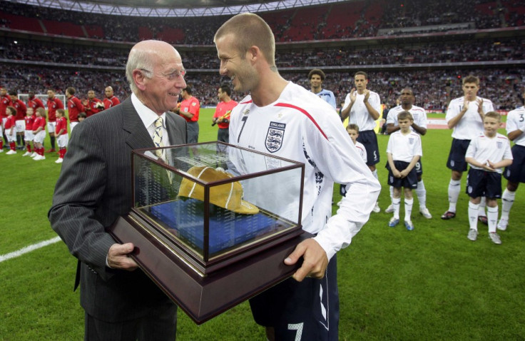 Sir Bobby Charlton (L) and David Beckham