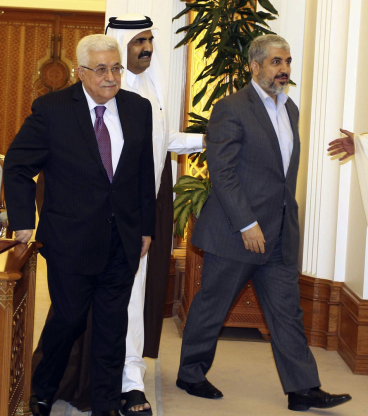 Palestinian President Abbas and Hamas leader Meshaal on either side of Qatar's Emir Sheikh Hamad arrive to sign an agreement in Doha