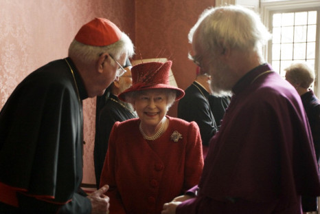 Britain's Queen Elizabeth speaks with the Archbishop of Canterbury Rowan Williams (R), and Cardinal Cormac Murphy-O'Connor as they attend a multi-faith reception to mark the Queen's Diamond Jubilee at Lambeth Palace in London February 15, 2012.