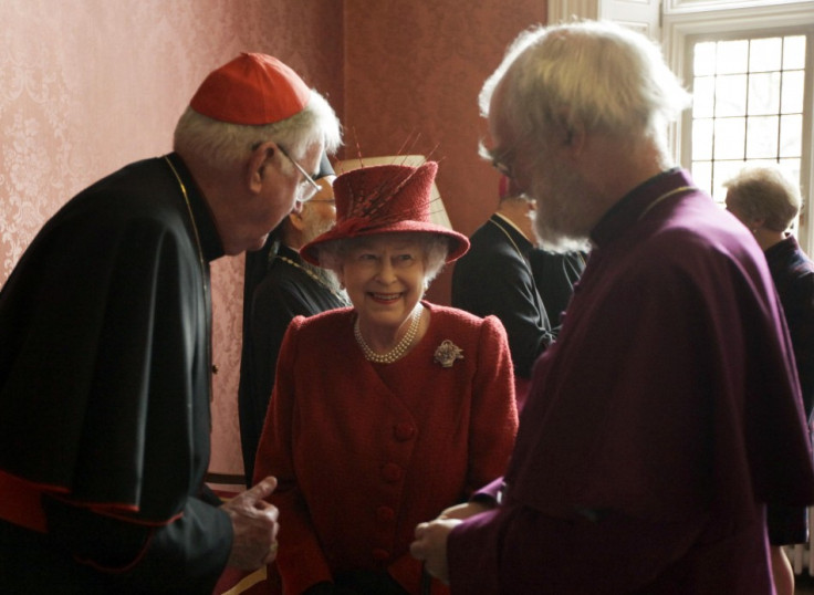 Britain's Queen Elizabeth speaks with the Archbishop of Canterbury Rowan Williams (R), and Cardinal Cormac Murphy-O'Connor as they attend a multi-faith reception to mark the Queen's Diamond Jubilee at Lambeth Palace in London February 15, 2012.