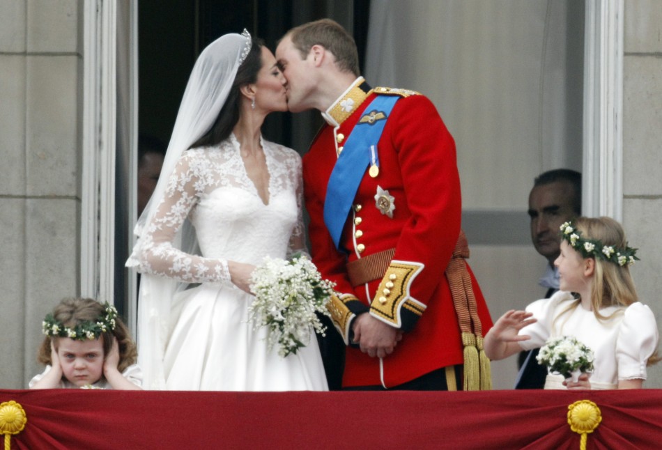 Britain's Prince William and his wife Catherine, Duchess of Cambridge, kiss as they stand next to bridesmaids Grace van Cutsem (L) and Margarita Armstrong-Jones (R) on the balcony at Buckingham Palace with other members of the Royal Family, after their we Britain's Prince William and his wife Catherine, Duchess of Cambridge, kiss as they stand next to bridesmaids Grace van Cutsem (L) and Margarita Armstrong-Jones (R) on the balcony at Buckingham Palace with other members of the Royal Family, after their we