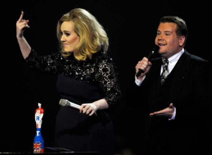 Adele finger Brits