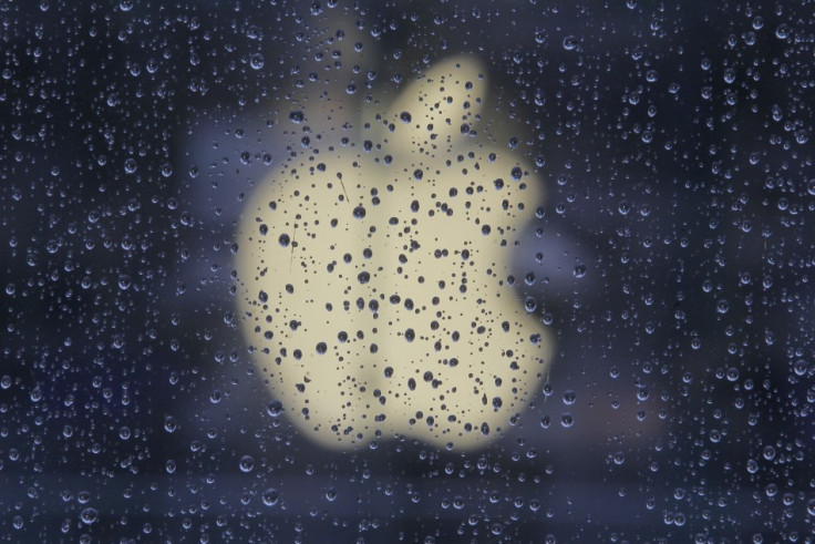 Apple stocks should be trading at much higher prices given the company's astounding growth and huge cash hoard Apple stocks should be trading at much higher prices given the company's astounding growth and huge cash hoard