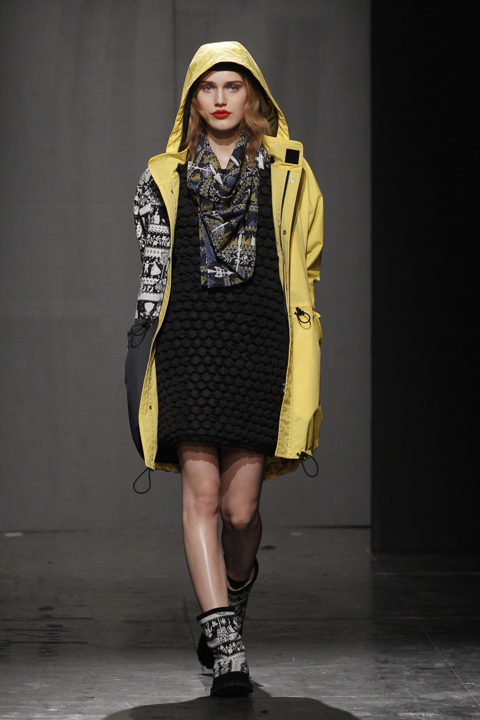Top Models Karlie Kloss, Anja Rubik Kick-starts 2012 Paris Fashion Week