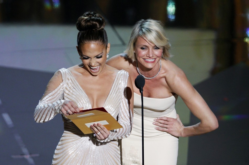 Jennifer Lopez has quotnip slipquot disaster at the Oscars 2012