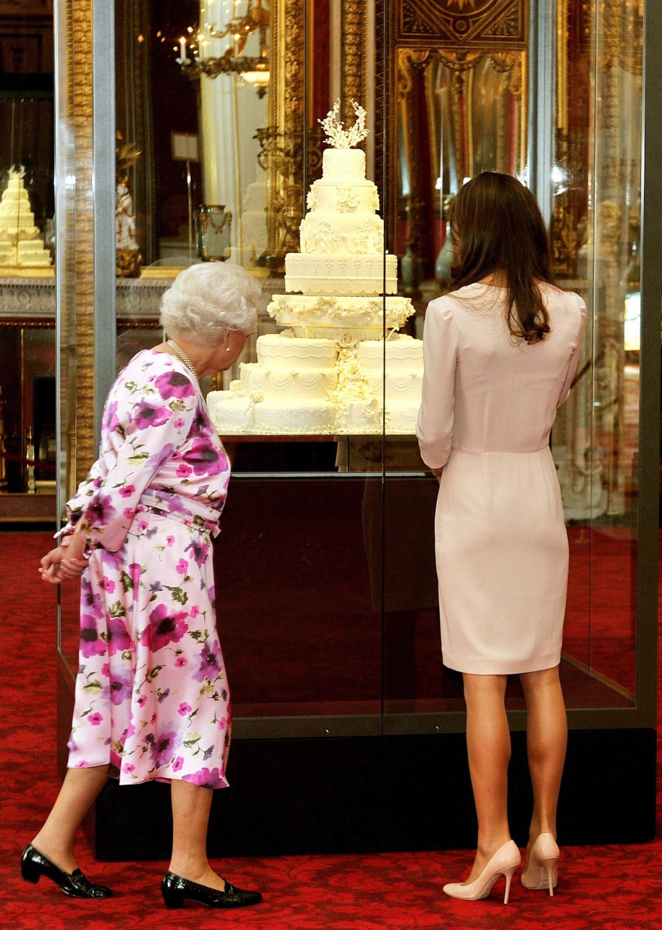 Britain039s Queen Elizabeth and Catherine, the Duchess of Cambridge,