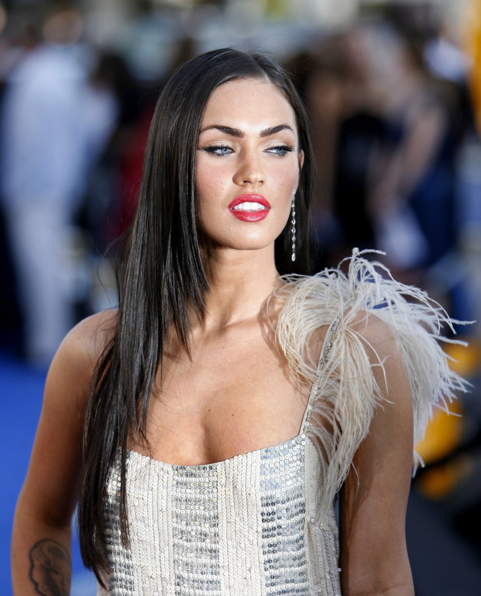 Megan Fox Sizzles in Gold at Premiere of 'Friends with ...