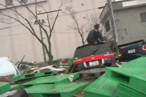 Footage of the tsunami taken by Yu Muroga in his car