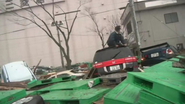 Footage of the tsunami taken by Yu Muroga in his car