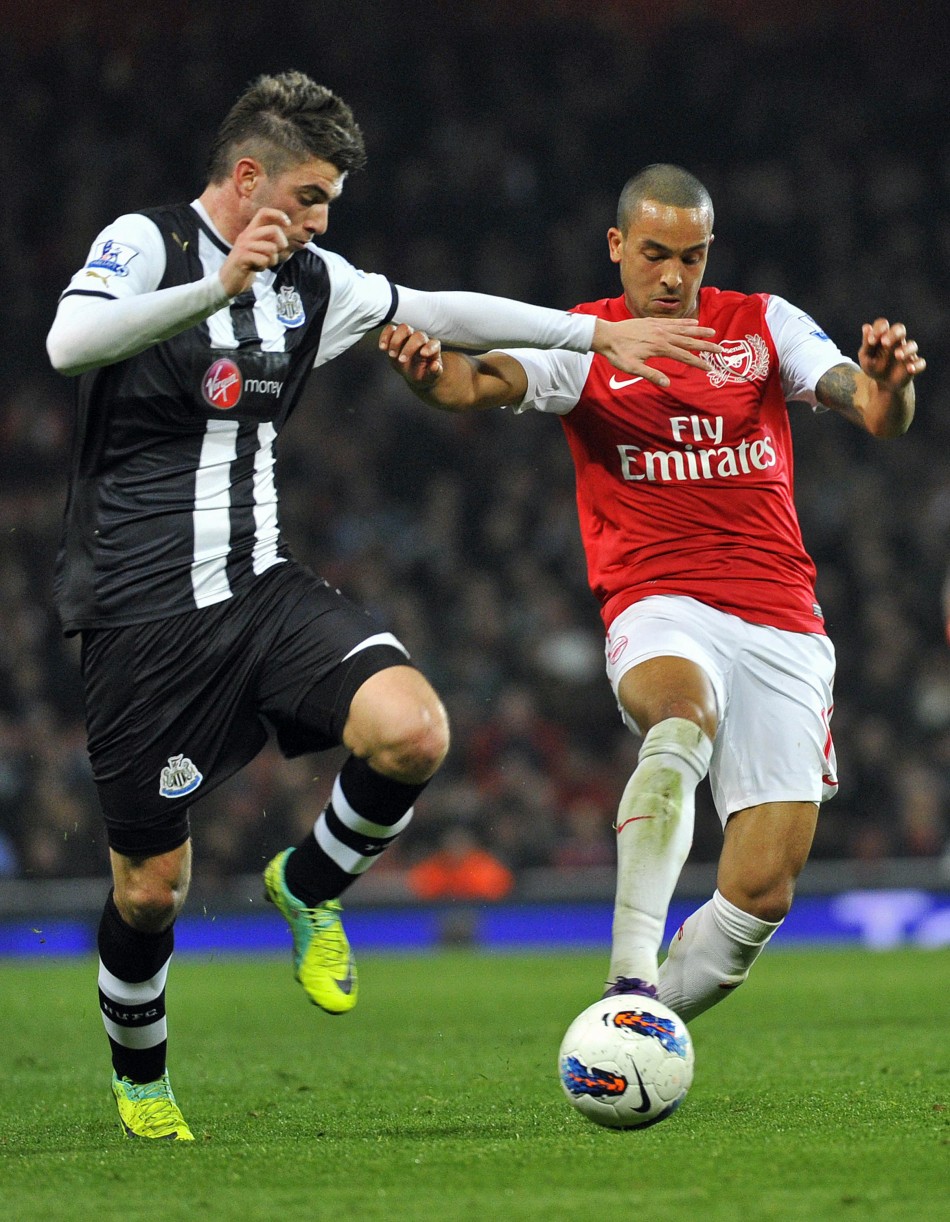 Arsenal vs Newcastle: Van Persie and Vermaelen Make it ...