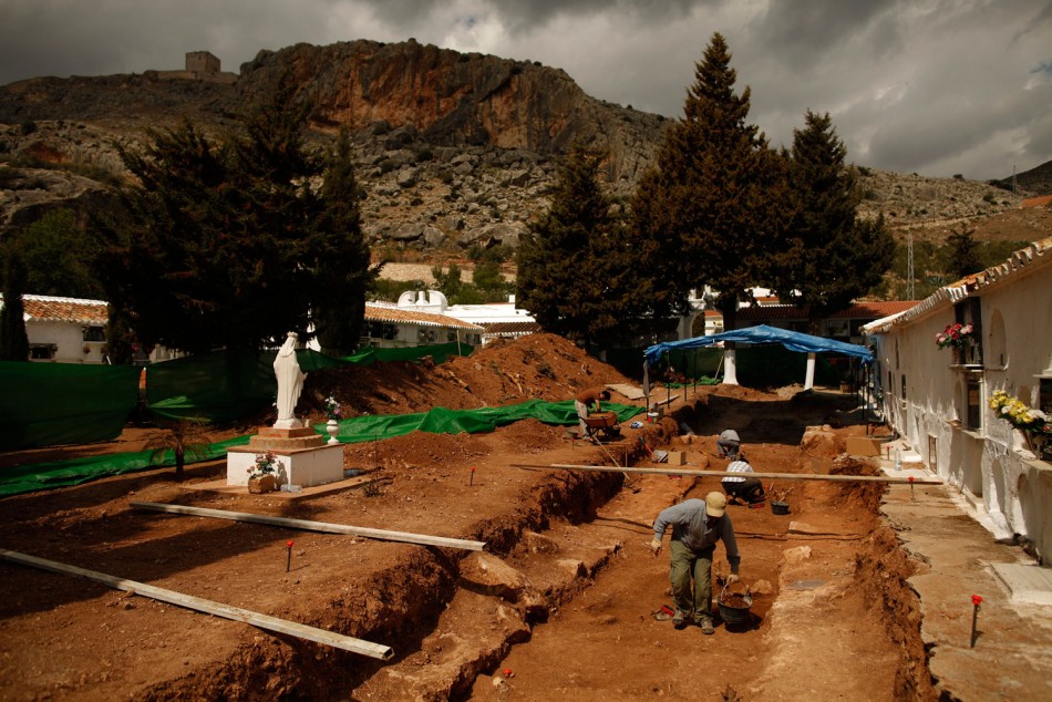 Mass Grave During Spanish Civil War Discovered in Teba Cemetery [PHOTOS]