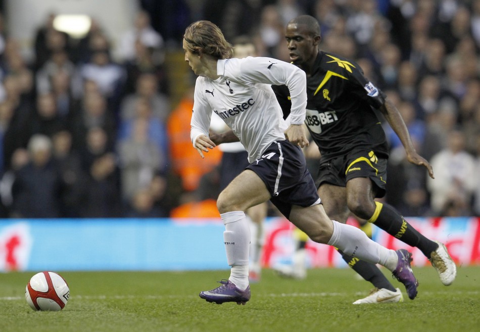 Tottenham Hotspur039s Modric runs with the ball next to Bolton Wanderers039 Muamba during their English FA Cup quarter-final soccer match in London