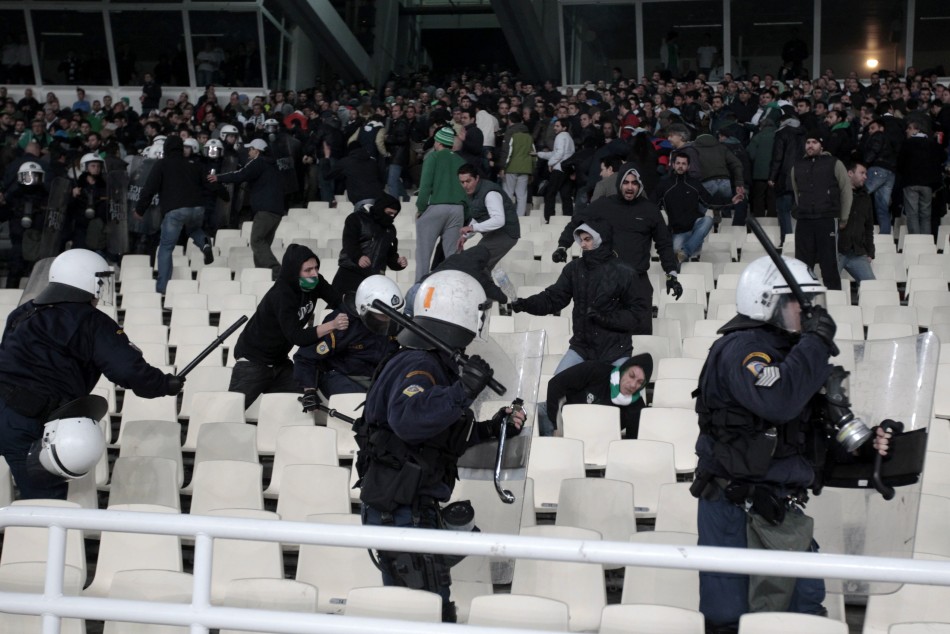 Police chase Panathinaikos fans