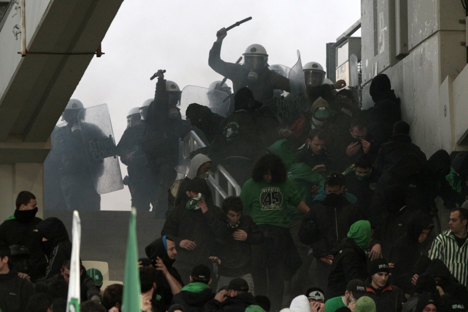 Police chase Panathinaikos fans