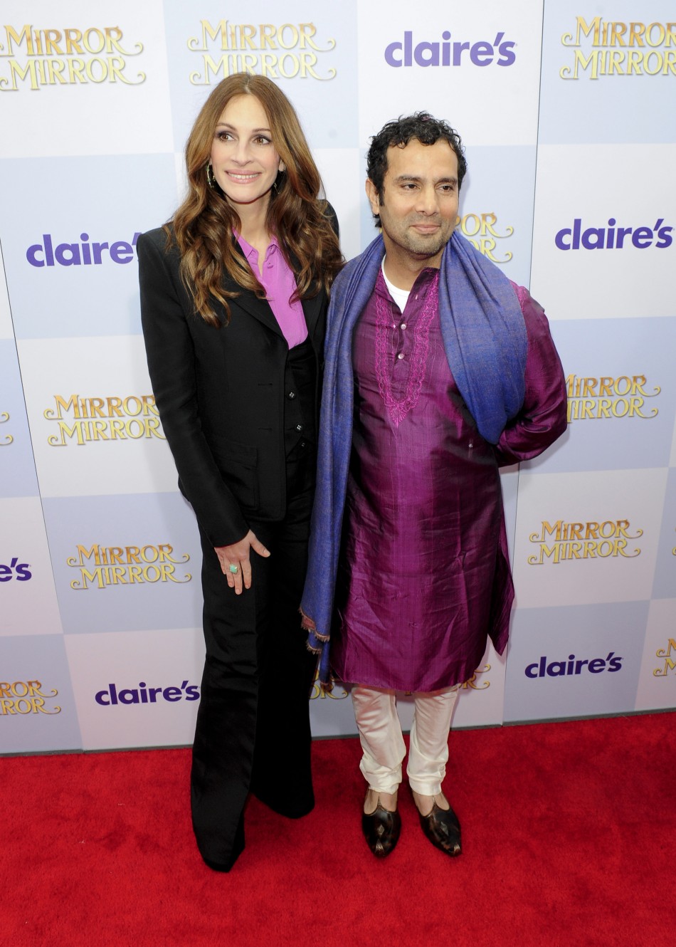 Actress Julia Roberts and director Tarsem Singh arrive at the Hollywood world premiere of quotMirror Mirrorquot in Los Angeles