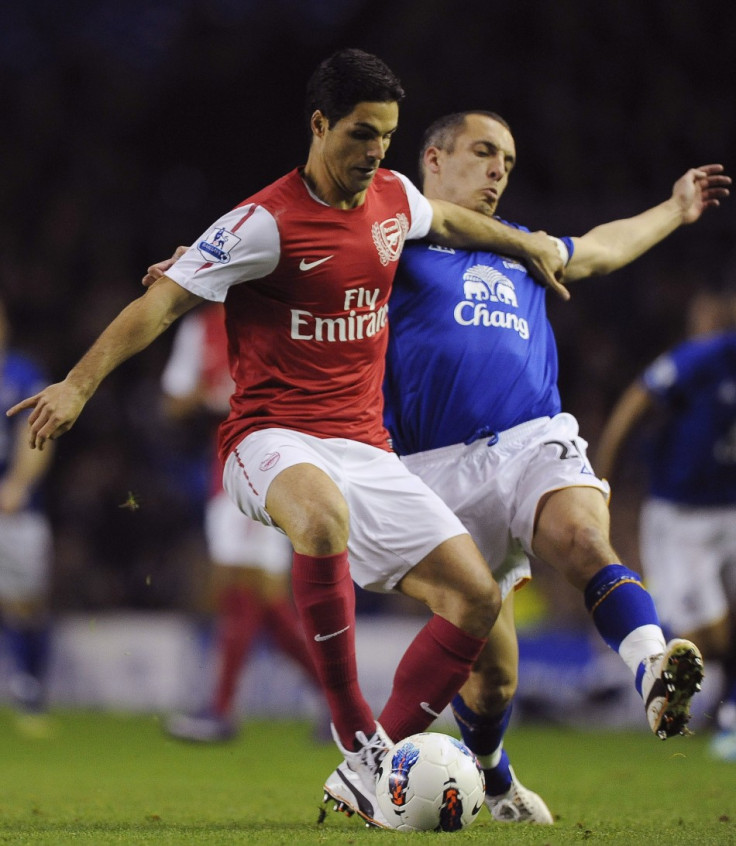Everton&#039;s Osman challenges Arsenal&#039;s Arteta during their English Premier League soccer match in Liverpool