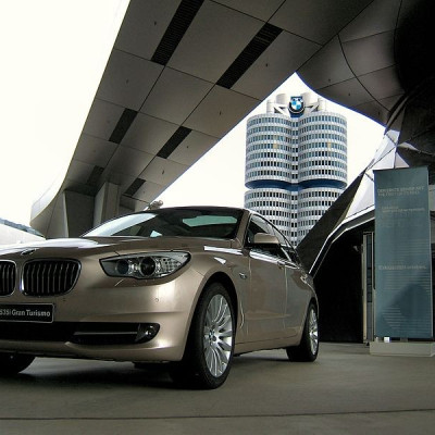 A parked 2009 BMW 5 Series.