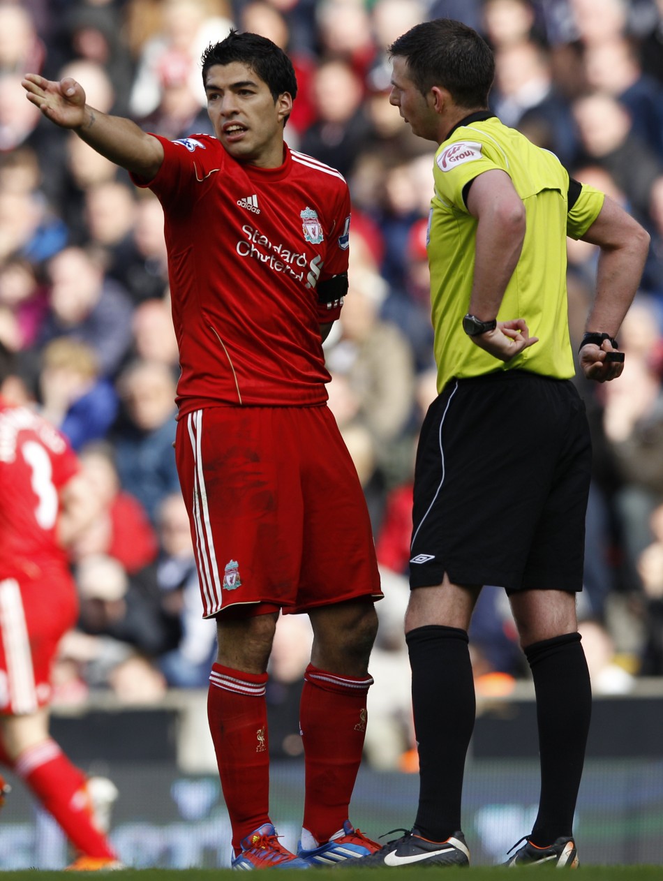 Liverpool039s Suarez argues with referee Oliver during their English Premier League soccer match against Aston Villa in Liverpool