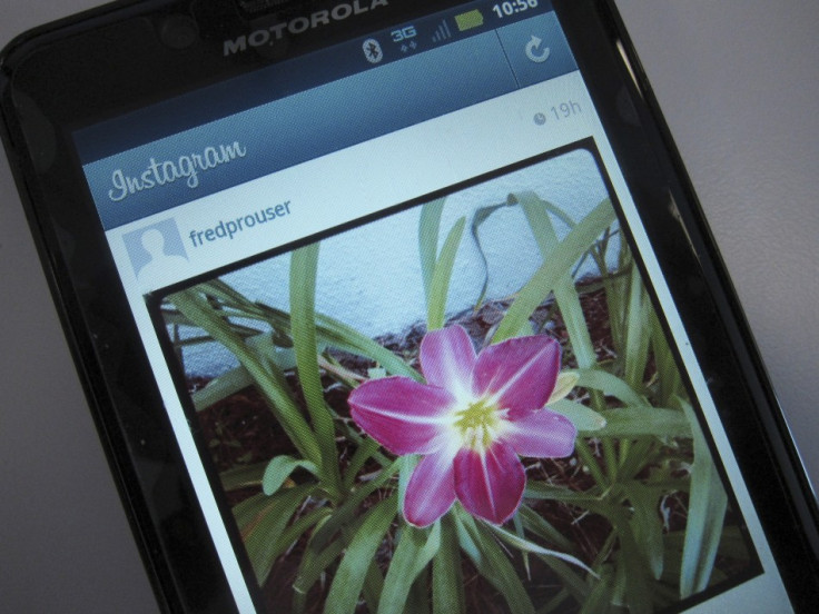 Facebook Buys Photo-Sharing Service Instagram for $1 Billion