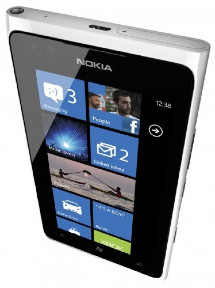 White Nokia Lumia 900