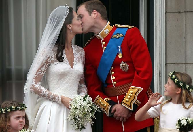 Kiss for Public on Palace Balcony