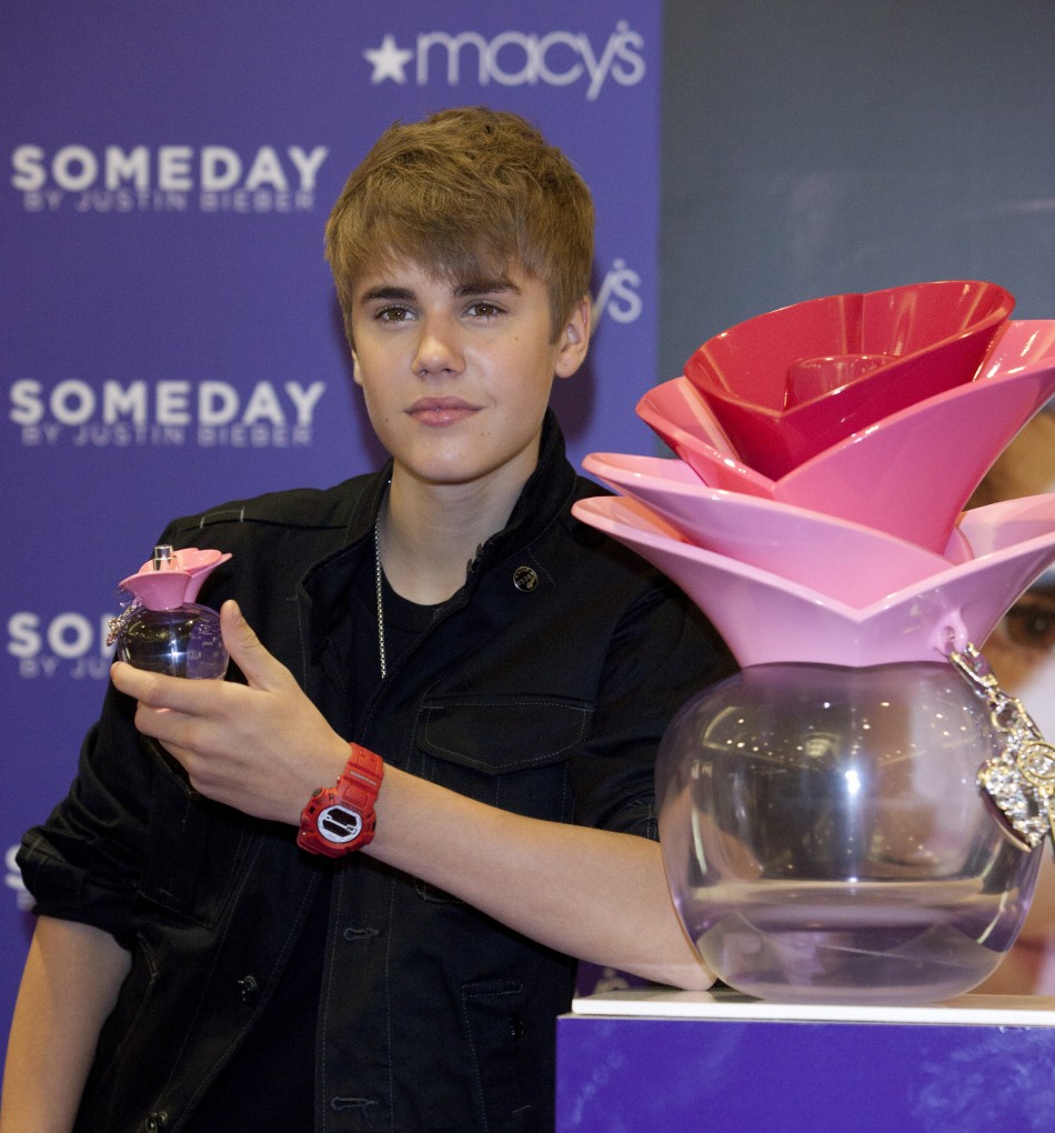 Bieber poses with his new fragrance quotsomedayquot during its launch in New York