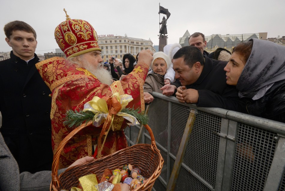 An Orthodox priest distributes Easter eggs to worshippers after a religious service in Russias far Eastern port of Vladivostok