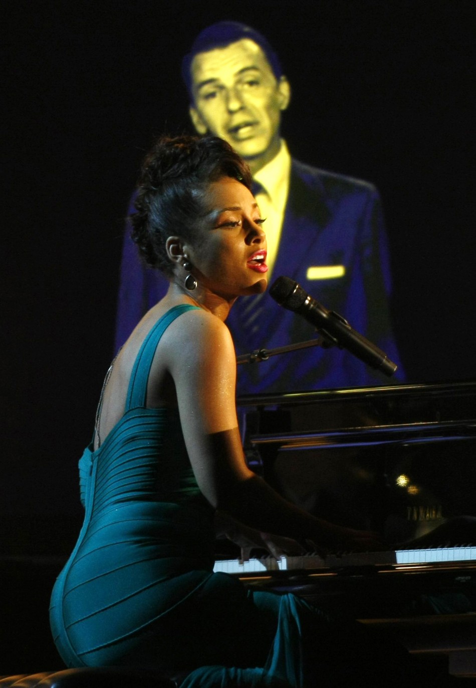 Alicia Keys sings Learnin the Blues with digital Frank Sinatra at 50th annual Grammy Awards in Los Angeles in February