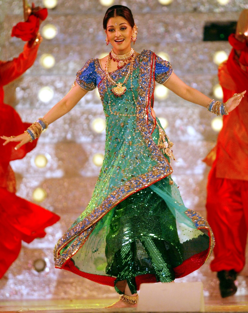 Bollywood star Aishwarya Rai performs during a concert in Bombay 2005
