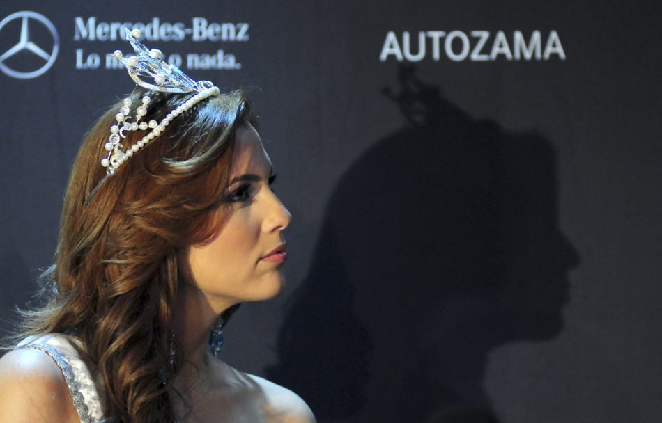 Married Miss Dominican Republic 2012 Carlina Duran Loses Crown, Dulcita Lieggi Takes Over