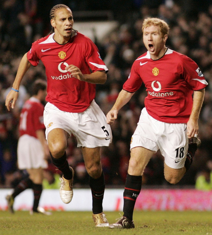 Rio Ferdinand wants Scholes to continue for another year