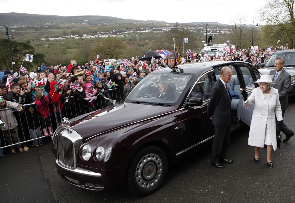 Queen Elizabeths Diamond Jubilee Tour in Wales Protested by Anti-Monarchists