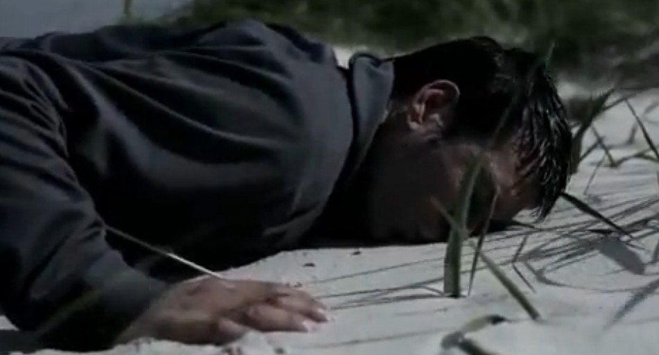 Hockey player Fernando Zylberberg can be seen kissing the “Argentine soil” during the advert (YouTube) Hockey player Fernando Zylberberg can be seen kissing the “Argentine soil” during the advert (YouTube)