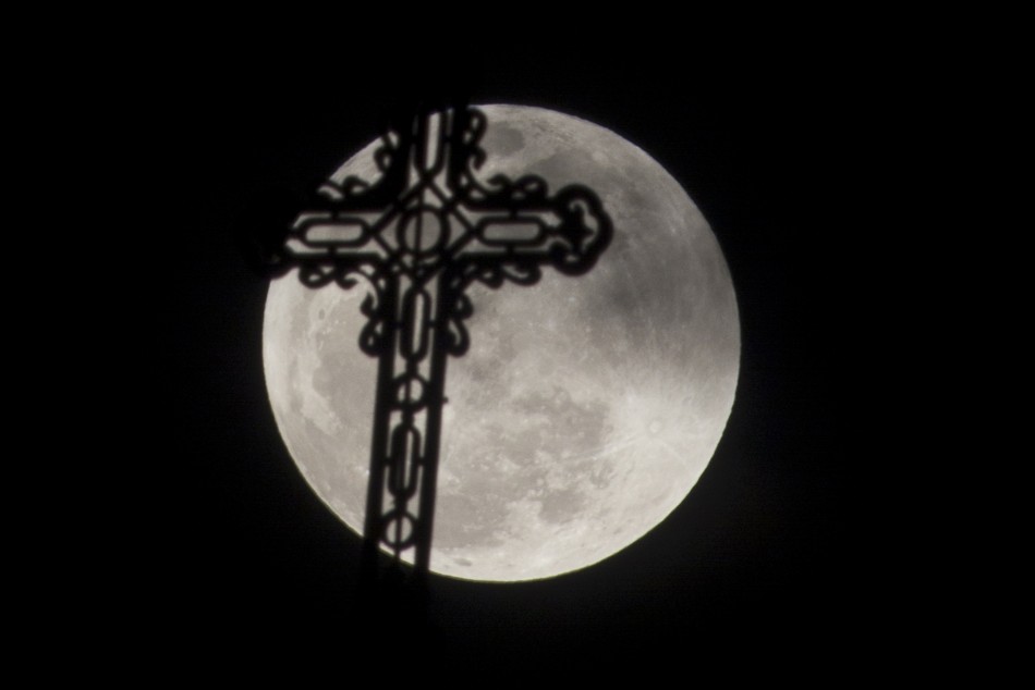 A view of the quotsuper Moonquot is seen with a silhouette of a church cross from Havana