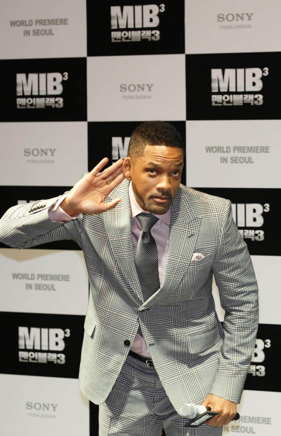 Will Smith gestures during the world premiere, a red carpet event, for his film quotMen in Black IIIquot at a theatre in Seoul