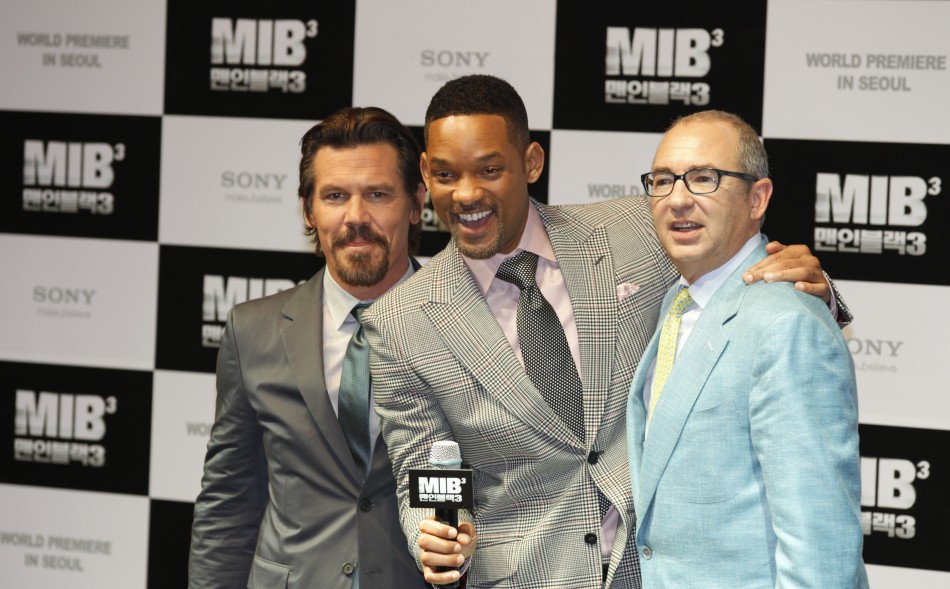 Cast members Will Smith and Josh Brolin pose together with director Barry Sonnenfeld during the world premiere, a red carpet event, for their film quotMen in Black IIIquot at a theatre in Seoul