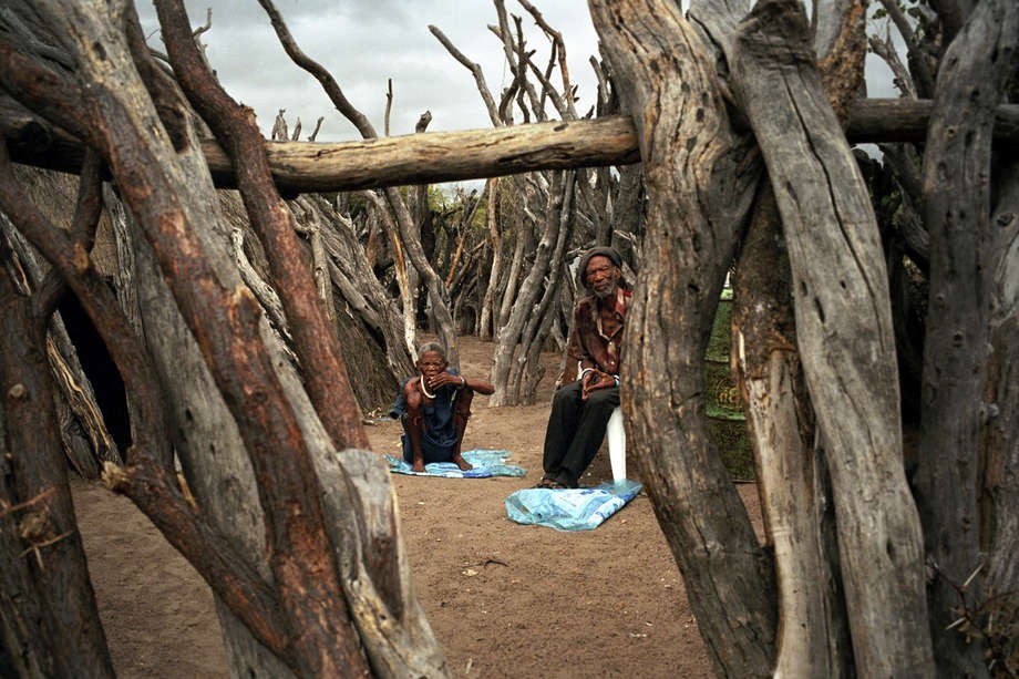Botswana’s Bushmen The World’s Last Surviving Hunter Gatherers [slideshow]