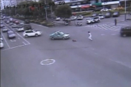 The traffic camera clearly shows a child slipping out of the people carrier in Wenzhou city in China’s Zhejiang province. The traffic camera clearly shows a child slipping out of the people carrier in Wenzhou city in China’s Zhejiang province.