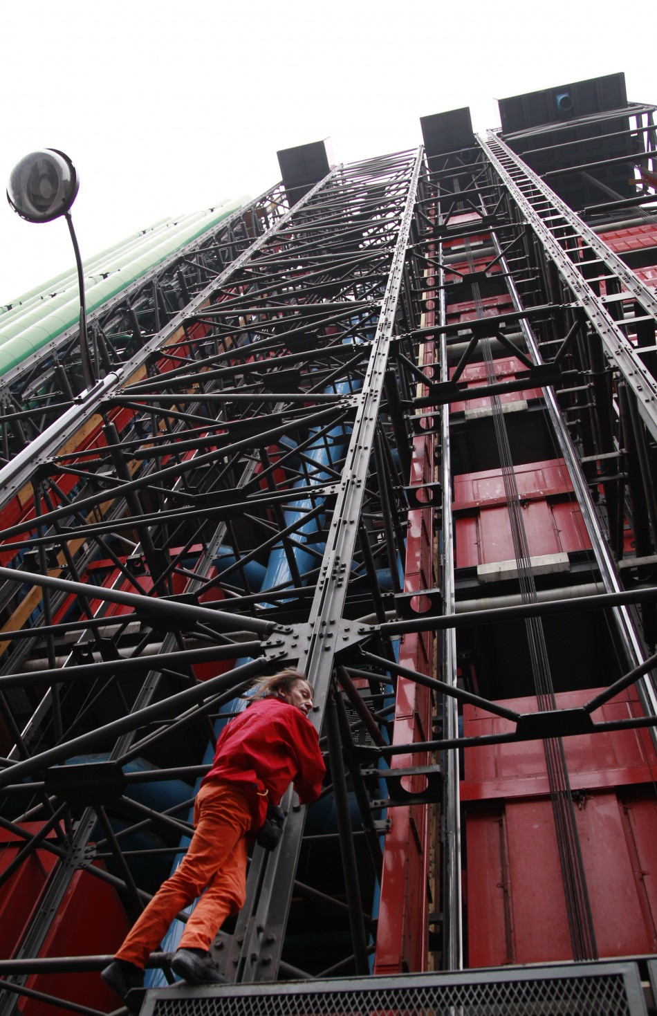 French Spiderman Conquers France’s Tallest Skyscraper: A Look at his ...