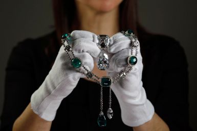 Queen Elizabeth’s Exclusive Diamond Jewelry Collection to be displayed